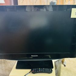38” Panasonic TV With Remote 