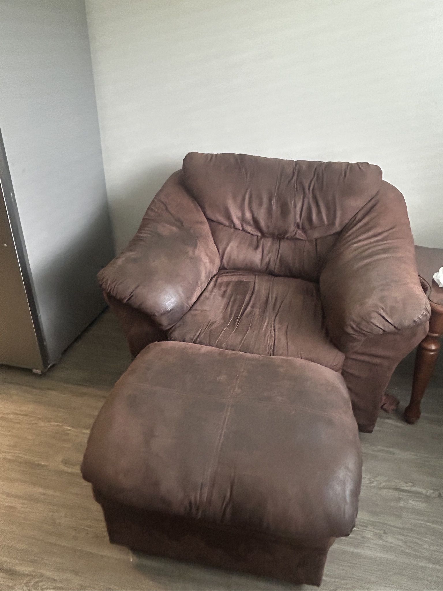 Lounge Chair With Ottoman