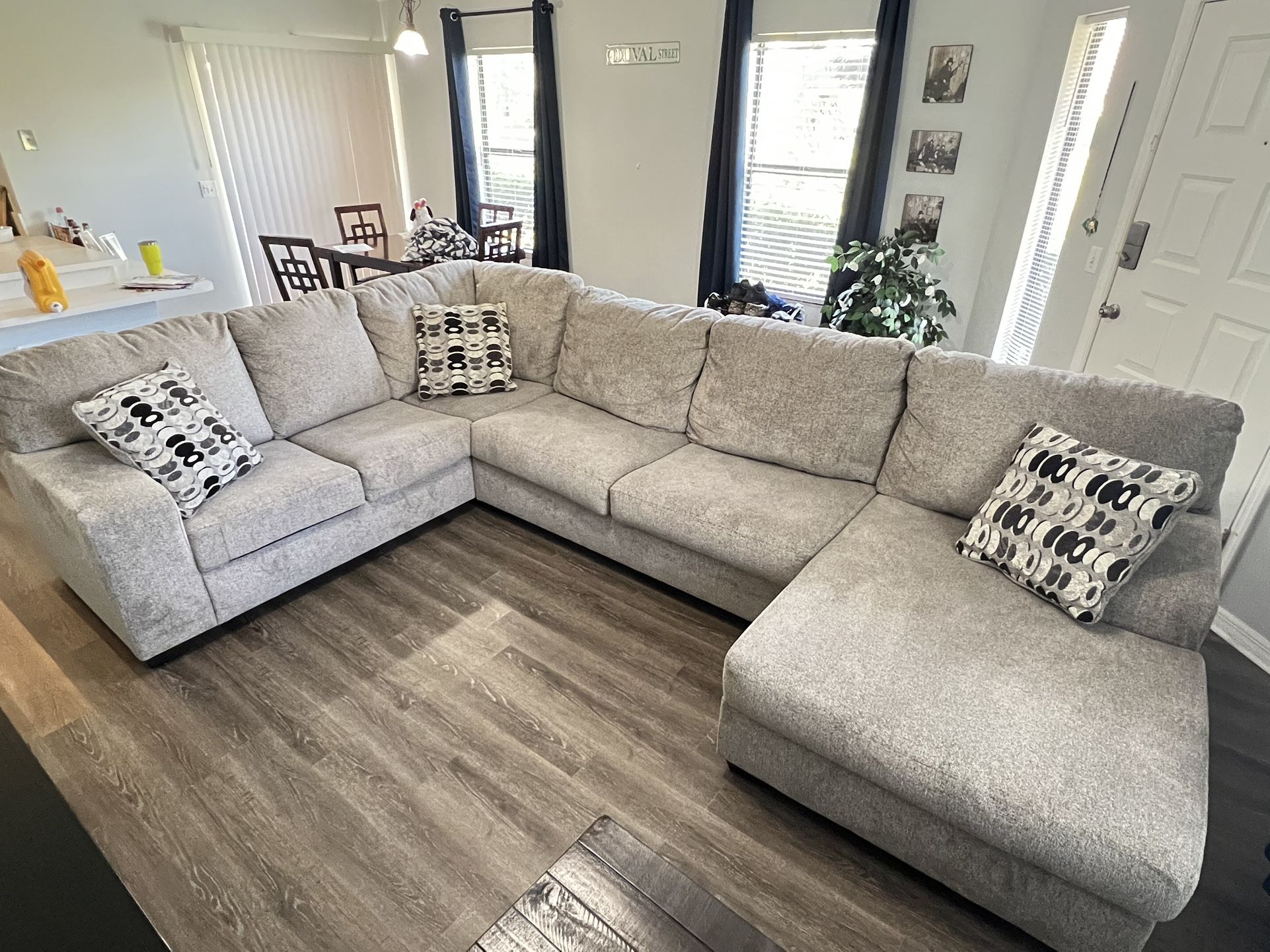 Couch Ashley Furniture