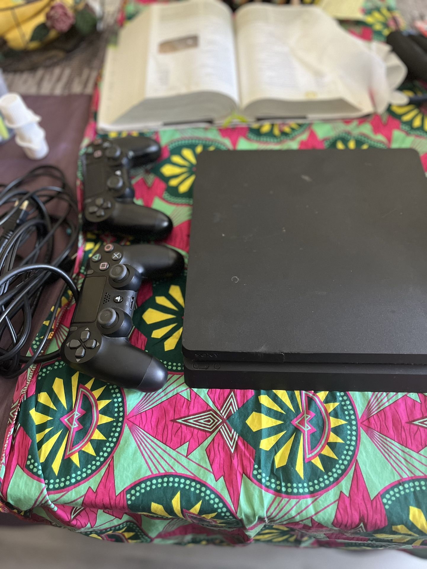 PS4 1tb W/10 Games And Two Controllers And Cords