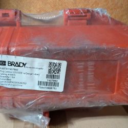 Brady Y407860 Plug Lockout With Danger Labels 220/550V