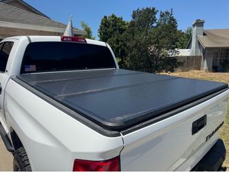 5.5’ Tri-Fold Tonneau Cover