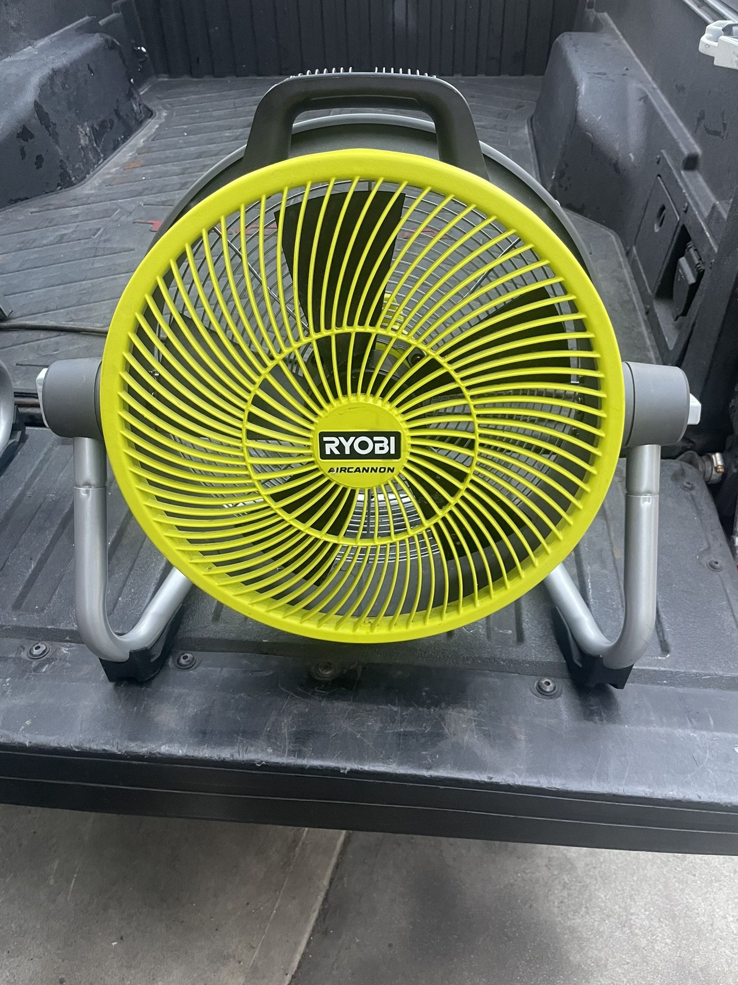 Ventilator Ryobi De Batería Y De Luz