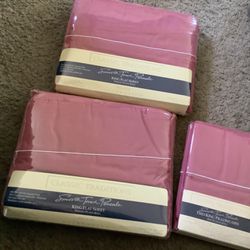 KING FLAT SHEETS (2) KING PILLOWCASES 2 CLASSIC TRADITIONS MADE IN USA