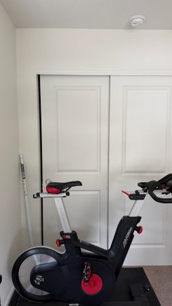 Life Fitness Stationary Bike