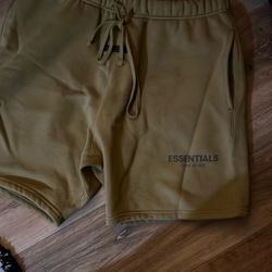 Essentials Short 