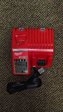 Milwaukee
M12 and M18 12-Volt/18-Volt Lithium-Ion Multi-Voltage Battery Charger