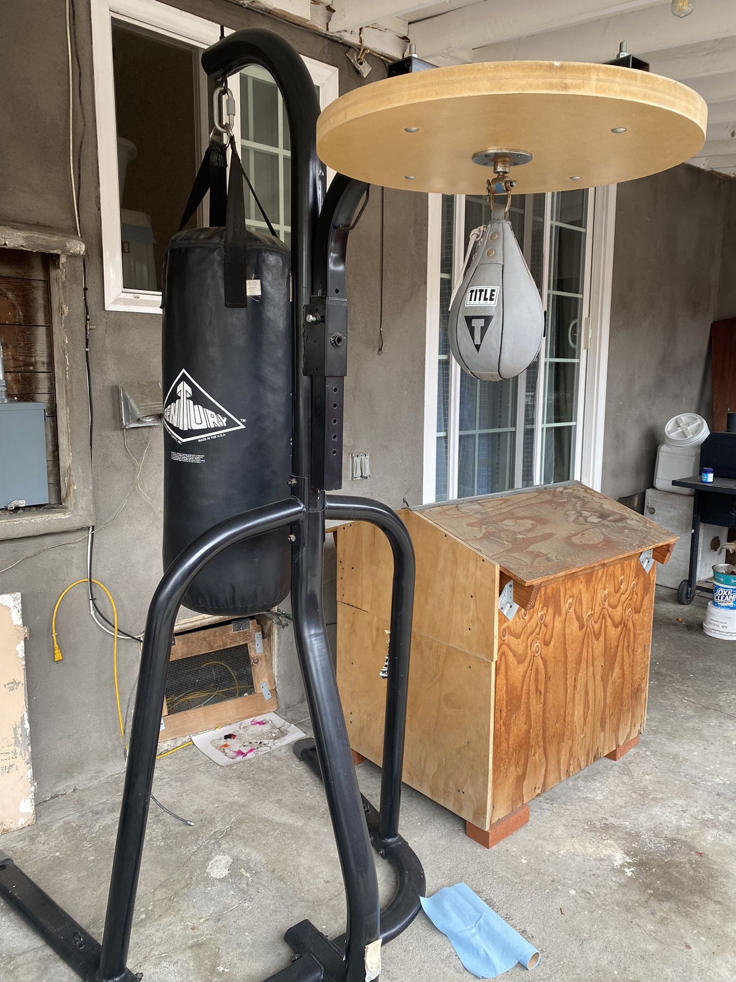 stand,  Punching Bag 
