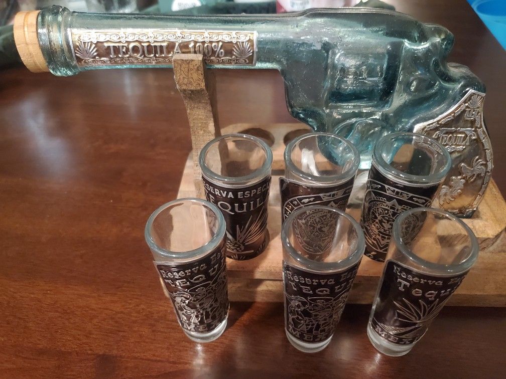 Tequila Gun bottle with 6 shot glasses