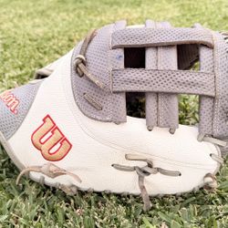 Softball Fastpitch Wilson A2000 First Base Glove
