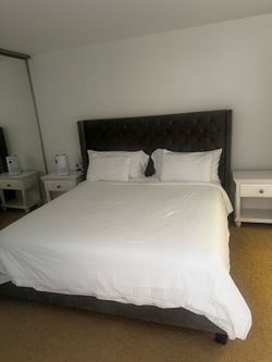 🛏️ Beautiful King Bedroom Set – Excellent Condition