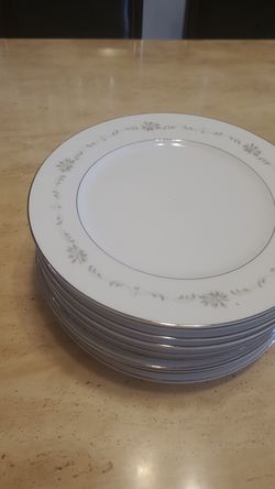 Plates fine china perfect conditions