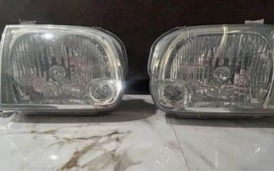 2005 Toyota Tundra Headlights