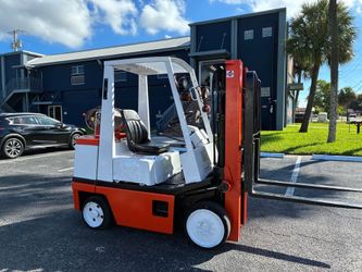 Nissan 5000 Pound Propane Forklift LOW HOURS! 3 stage mast