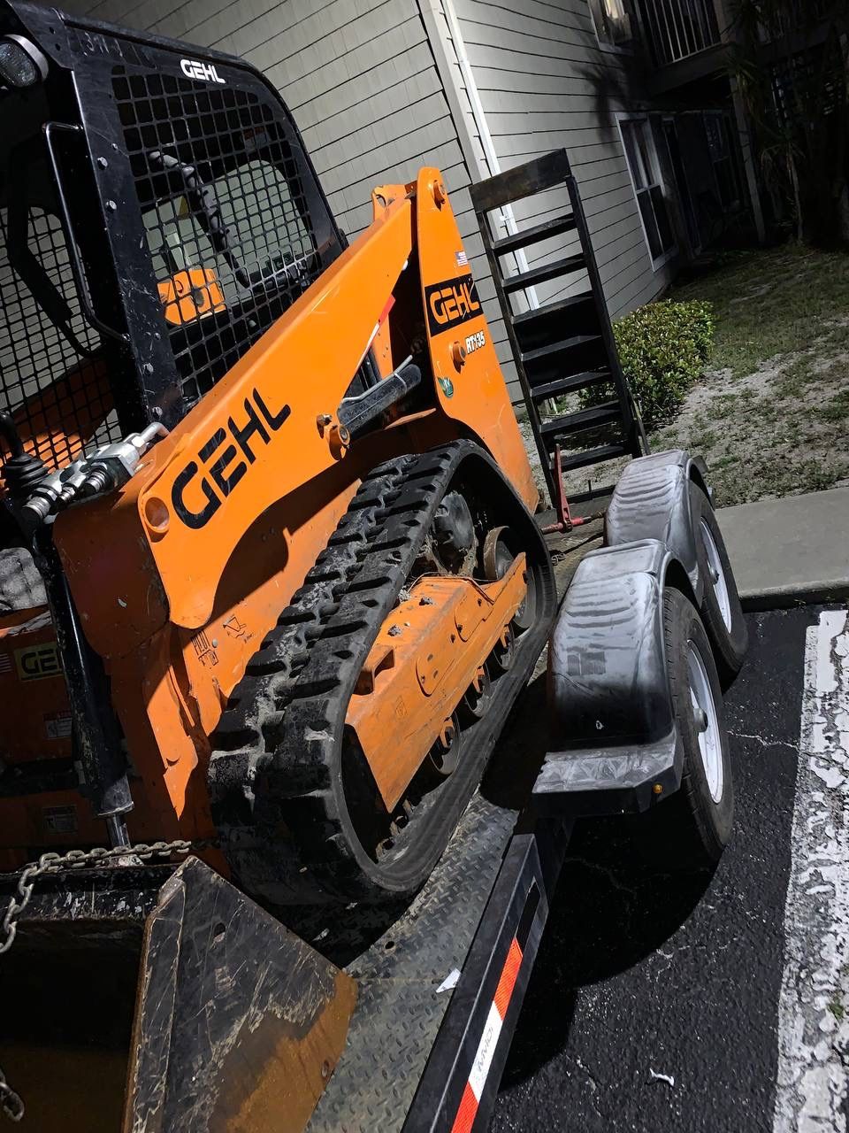 GEHL SKID STEER R105