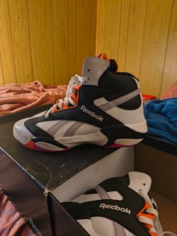 Shaqs pump up sneakers size 9 with box