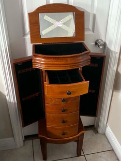 Jewelry Box- Good Condition