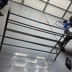 Adjustable shoe rack