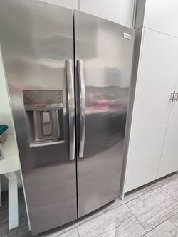Frigidaire Fridge