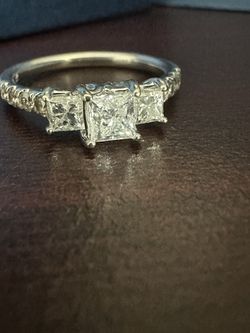 1.25 ct Diamond Engagement ring- With warranty 