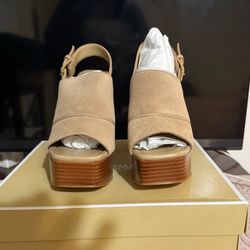 Michael Kors Tan high keels with wooden base size 6.5