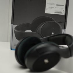 Sennheiser HD 560S Open-Ear High-Performance Grade Headphones Black 