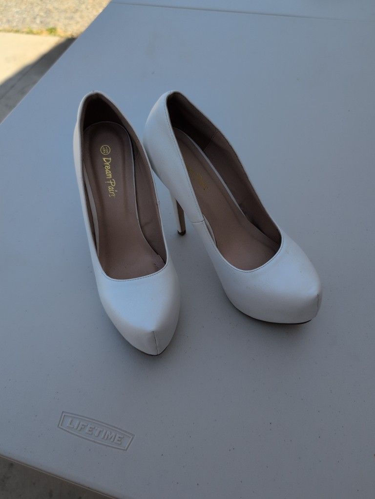 Dream Pair White High Heels Size 9 1/2