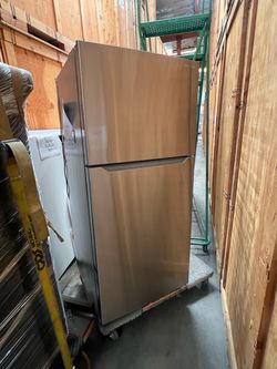 Insignia™ - 30 in. Wide 18 Cu. Ft. Top-Freezer Refrigerator with ENERGY STAR Certification - Stainless Steel