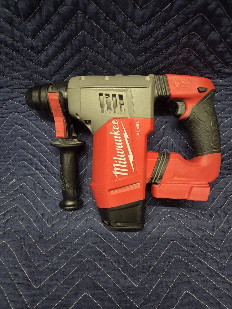 Milwaukee M18 FUEL 1-1/8 inch SDS Plus Rotary Hammer/Chipping Hammer ***INCLUDES OVER $700 WORTH OF ACCESSORIES & ATTACHMENTS***