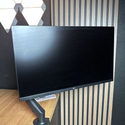 LG gaming monitor (27GL83A-B) 1440p 144hz, With Mount Arm