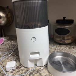 Cat/dog Feeder 