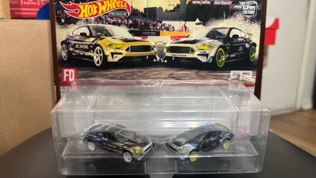 Hot Wheels Premium Ford Mustang 2 pack