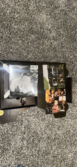 Limited edition Taylor Swift UPS reputation