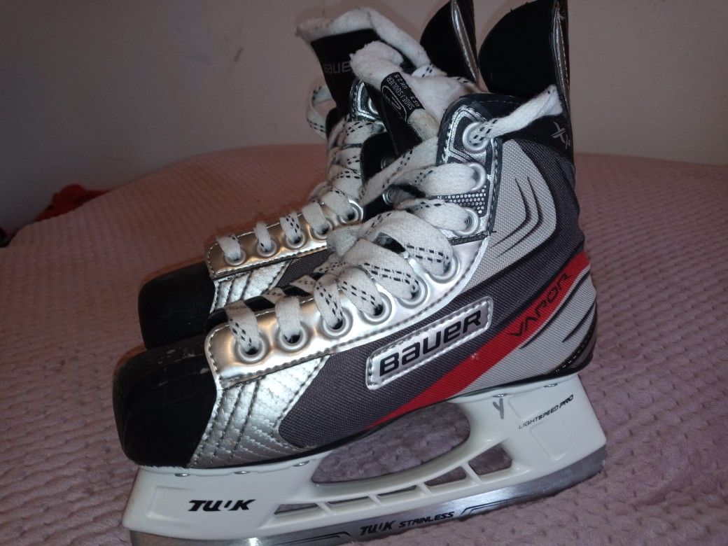 Bauer Vapor Boy Youth  Ice Skates With Stainless Steel