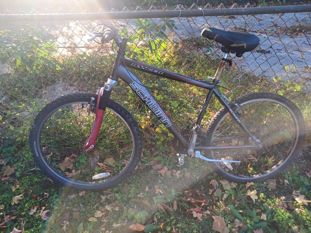 Schwinn Ranger 26" Adult Mountain Bike NEEDS BRAKES $125