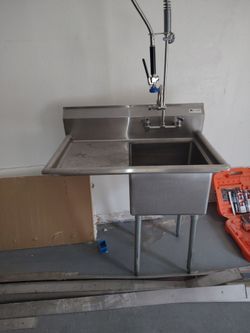 Stainless commercial sink w sprayer