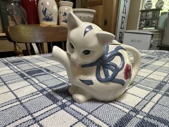 Lenox Poppies On Blue Kitten Creamer