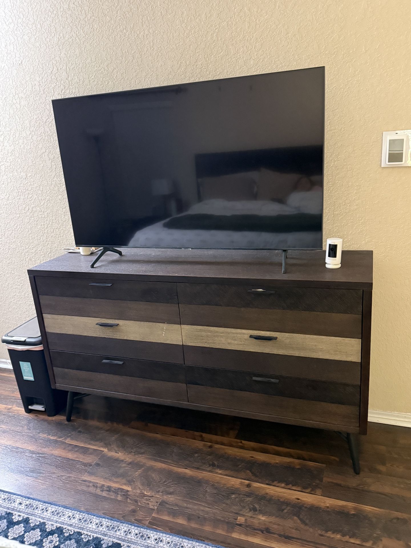 King Size Bed With 2 Side Drawers And A Dresser . 2 Lamps...