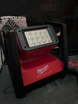 M18 flood led Milwaukee light