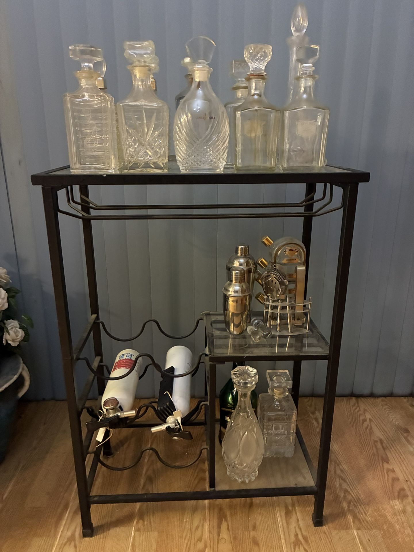 Rod Iron Bar w/Glass Shelves