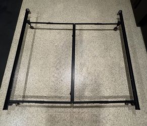Metal adjustable bedframe