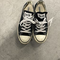 Converse All Star low cut shoes! Size 5 Men’s, Size 7 Women’s