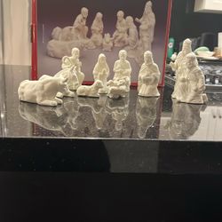 BISQUE 10 Piece NAVITY SET