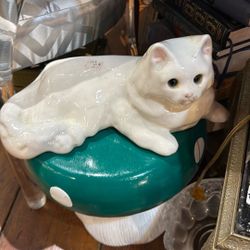 Cat Glass Statue 