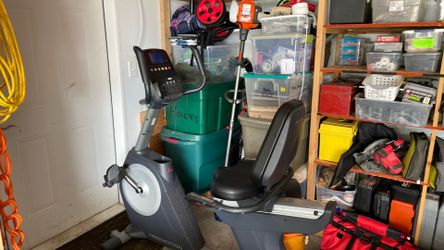 Free motion recumbent bike