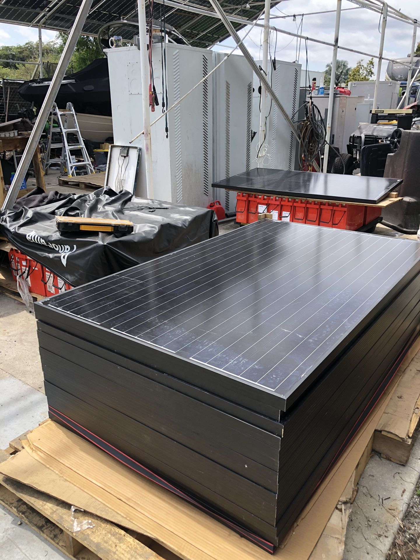 USED SOLAR PANNEL SPECIAL FOR TRÁILERES, FOOD TRUCK, VAN