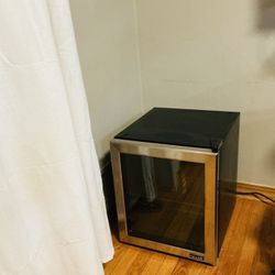 New Air Mini Refrigerator with Glass Door (20.5”H x 18.5”D x 17”W)