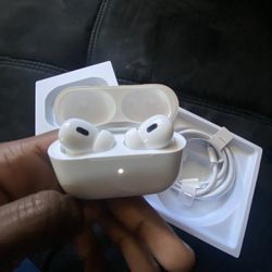 AIRPOD PRO 2ND GEN Slightly Used 