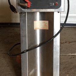 Heavy Duty Restaurant Electric Coffee Maker. Good condition, works good obo