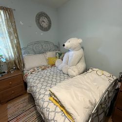 Full Size Bed With Mattress 